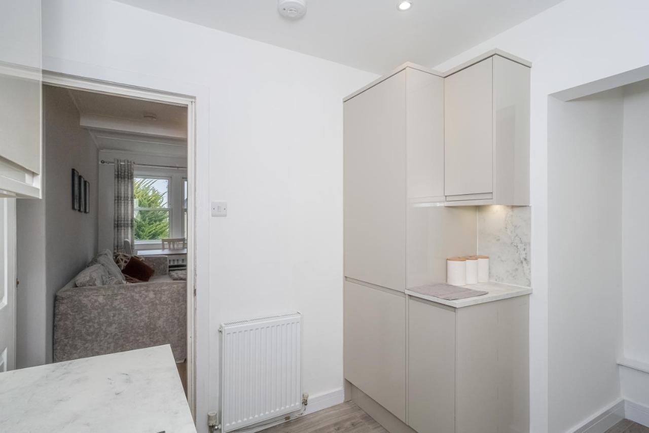 Pass The Keys Cosy And Spacious 2 Beds Flat With - Free Parking Edinburgh Exterior photo