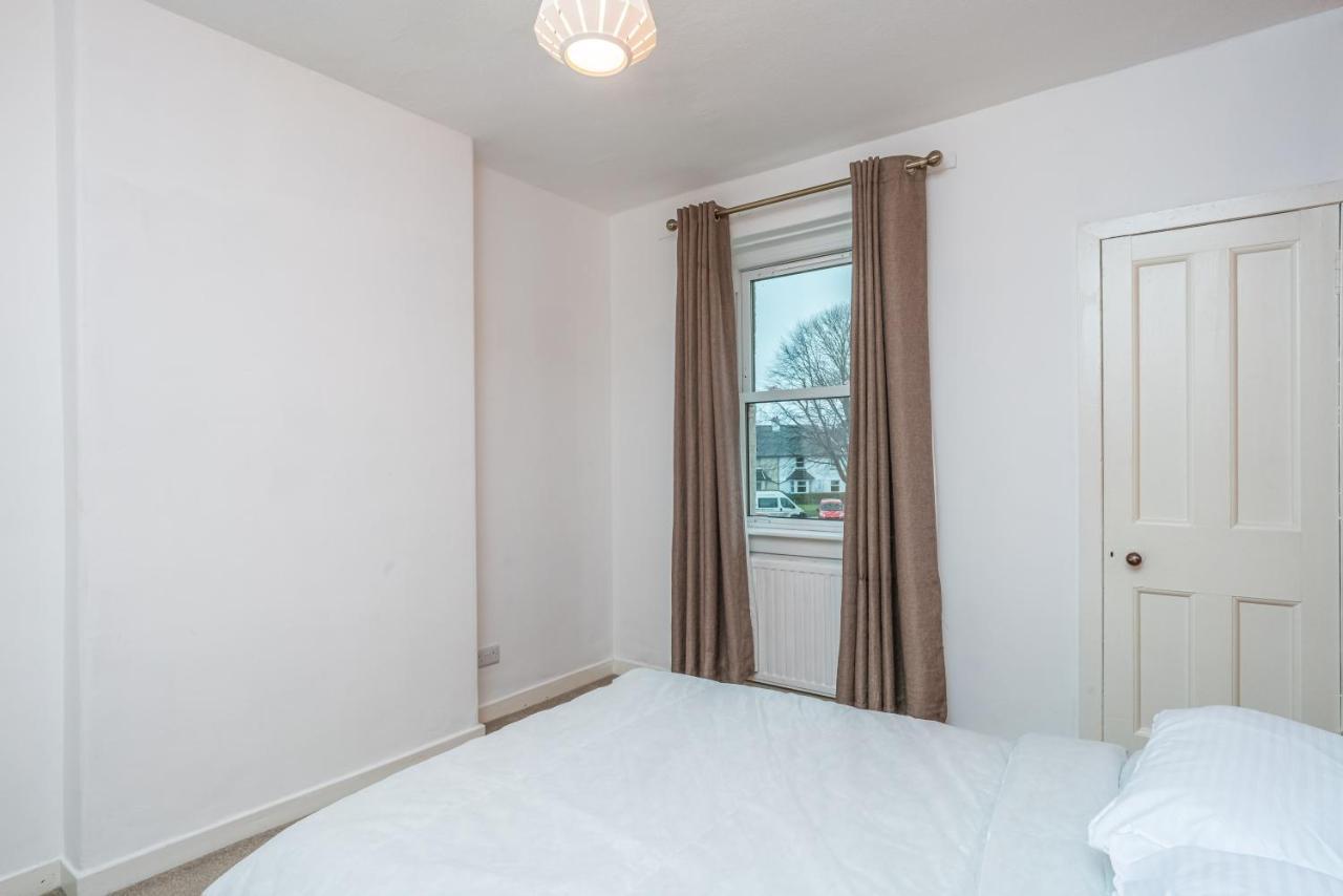 Pass The Keys Cosy And Spacious 2 Beds Flat With - Free Parking Edinburgh Exterior photo